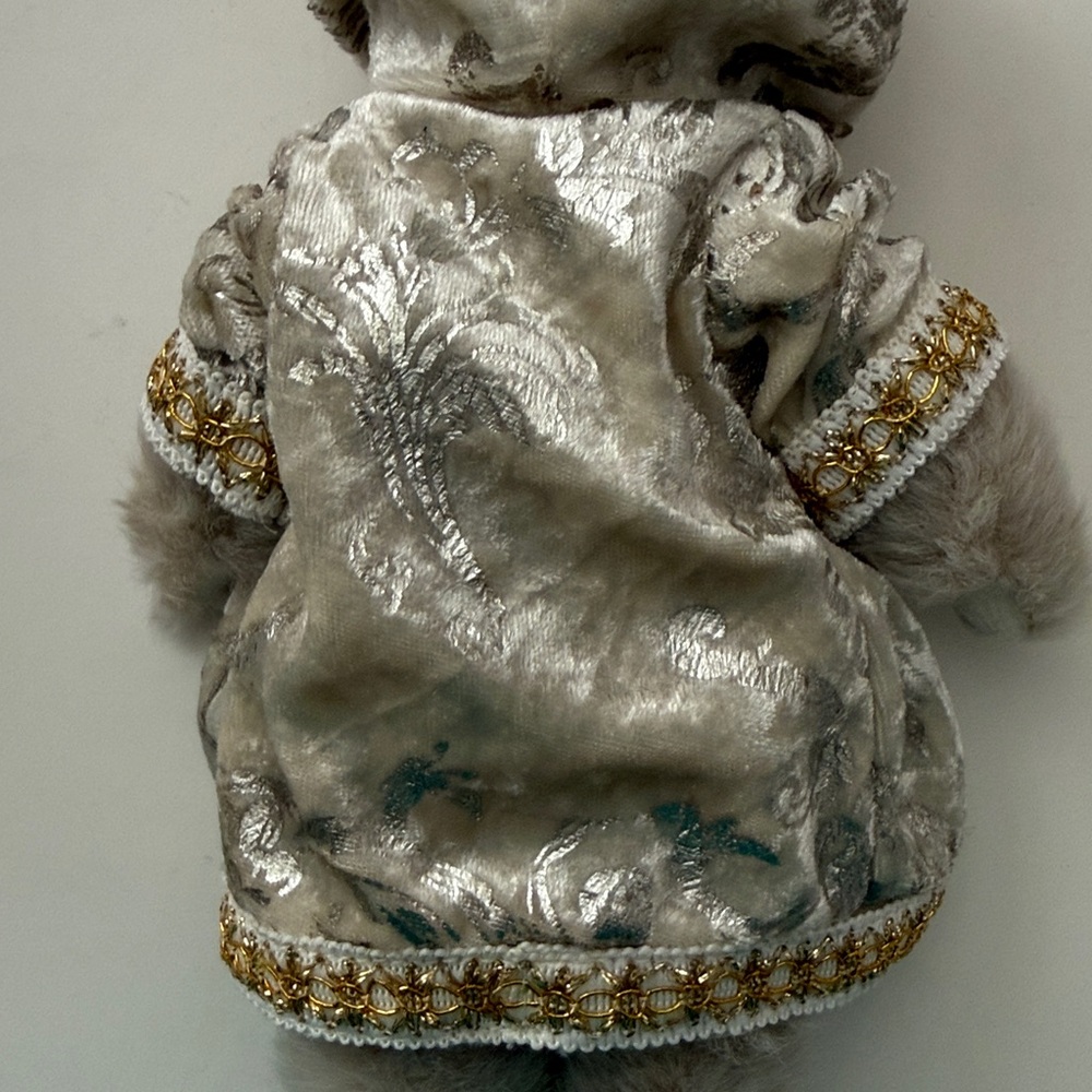 Retired 1993 Attic Treasures Gwendolyn the Bear-Jointed Limbs-Removable Costume - Picture 8 of 13